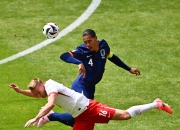 爱游戏体育-英格兰队横扫波兰队，波尔状态火热