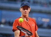 爱游戏-法网鏖战戴维斯杯，辛纳惊艳四座