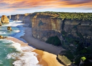 爱游戏-绿茵场上的双重奏，卡塔尔绝杀埃及的启示与贝林厄姆在英超的王者时刻