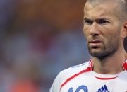 爱游戏体育-北欧寒冰刺穿黄黑之墙，法比尼奥终场绝杀如何诠释足球的冷酷美学