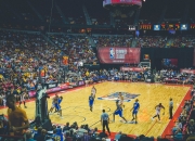 爱游戏APP-红牛内斗惊魂夜，汉密尔顿绝地反击点燃赛场，一队险胜二队背后的F1权力游戏