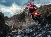 爱游戏中国-绝境中的双星交响曲，乌克兰绝杀塞内加尔，阿圭罗惊艳四座的足球哲学