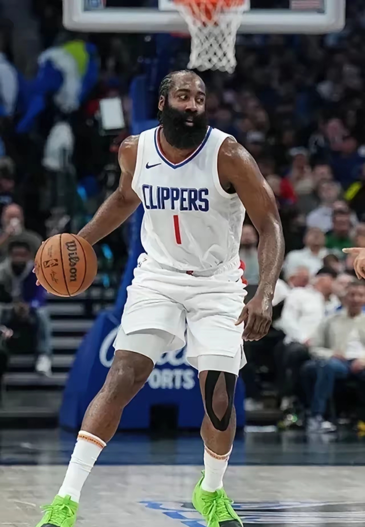 爵士险胜快船，哈登状态火热