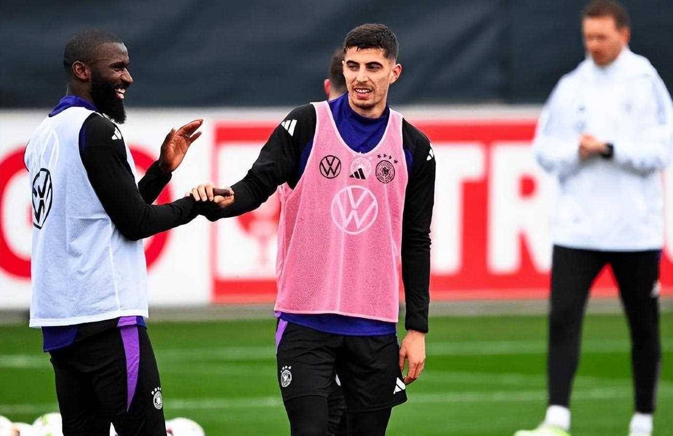 英格兰碾压阿森纳，哈弗茨带队取胜