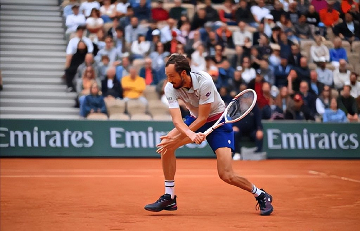 年终总决赛绝杀法网，梅德韦杰夫点燃赛场