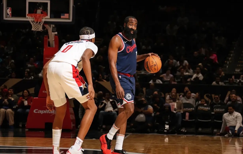 凯尔特人险胜辽宁队，哈登状态火热