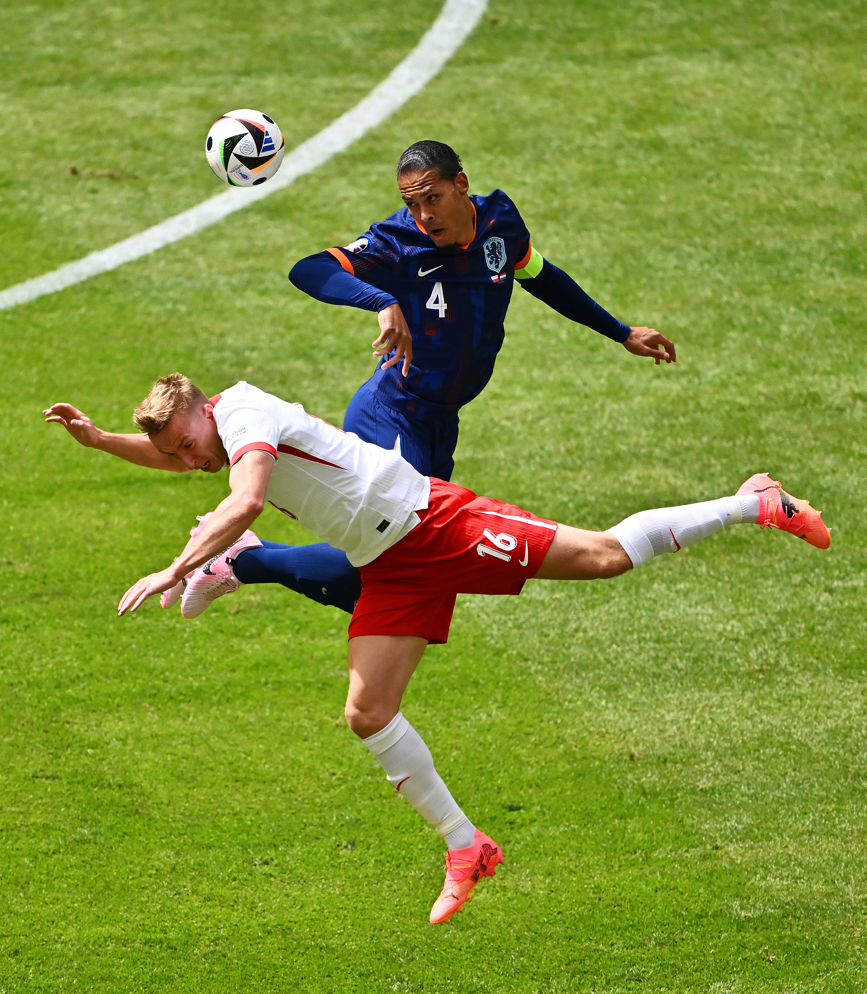 英格兰队横扫波兰队,波尔状态火热 英格兰队横扫波兰队,波尔状态火热