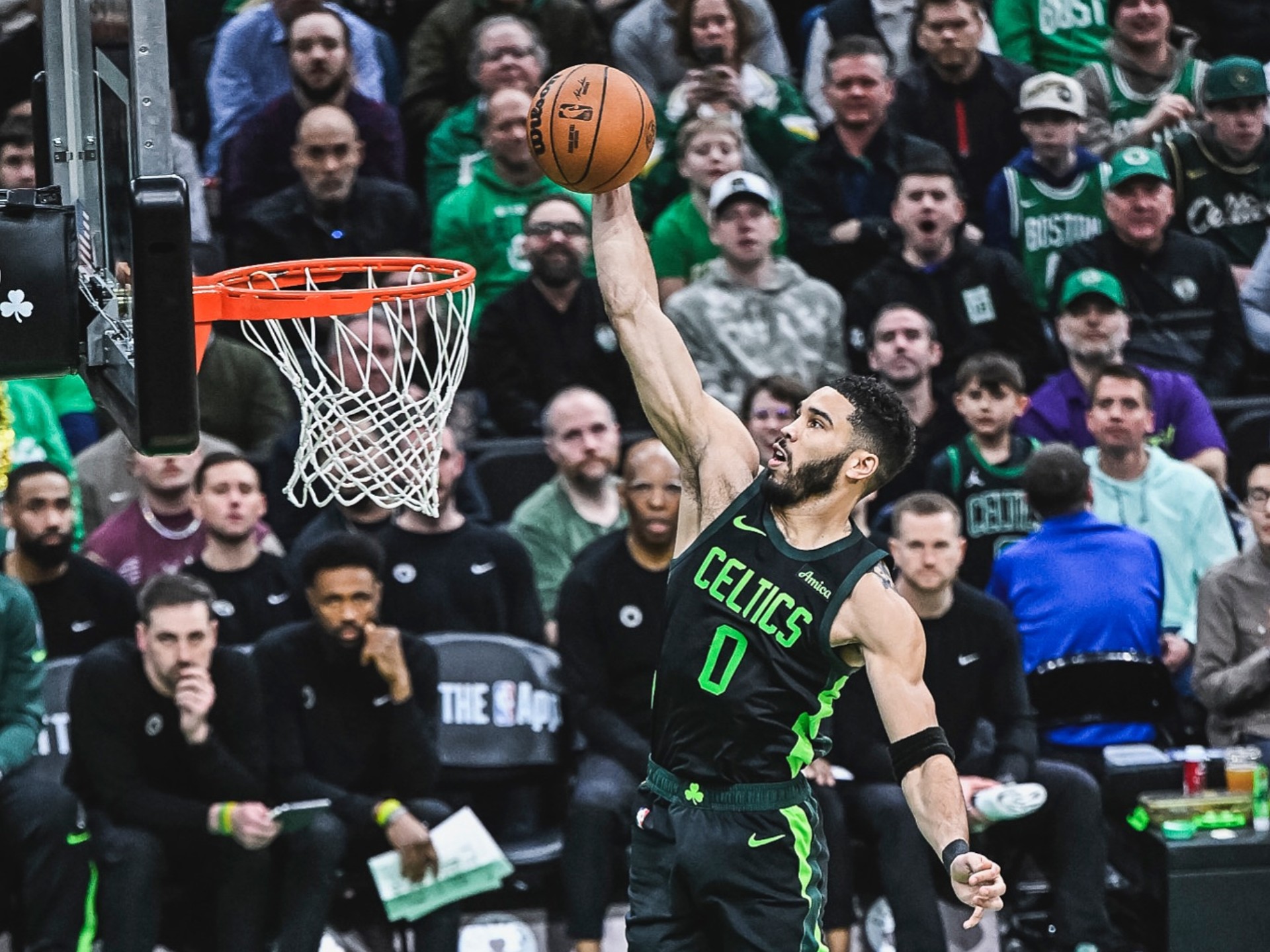 天津队轻取国王，塔图姆刷新纪录