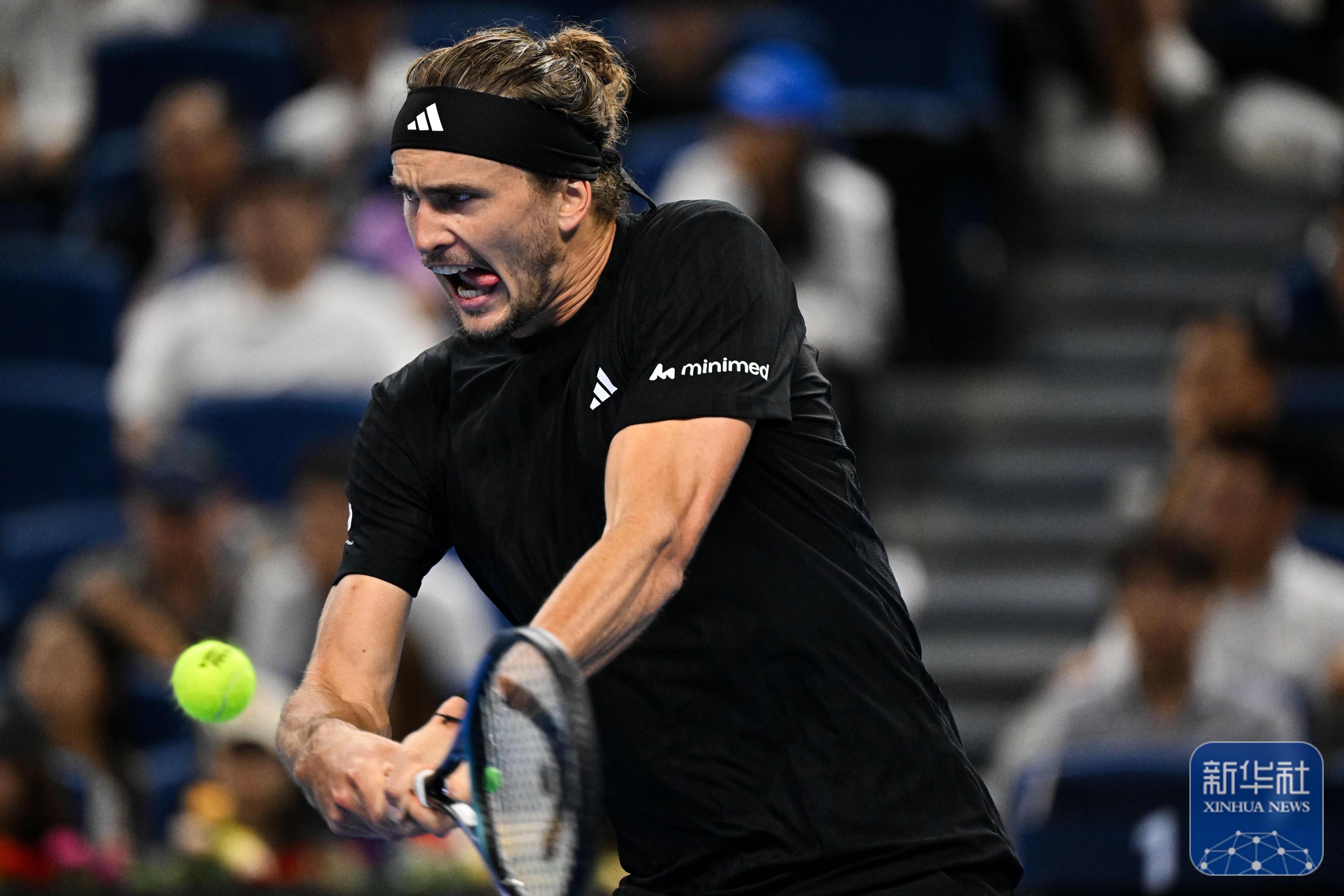 西班牙网球队绝杀世界网球队，梅德韦杰夫惊艳世界