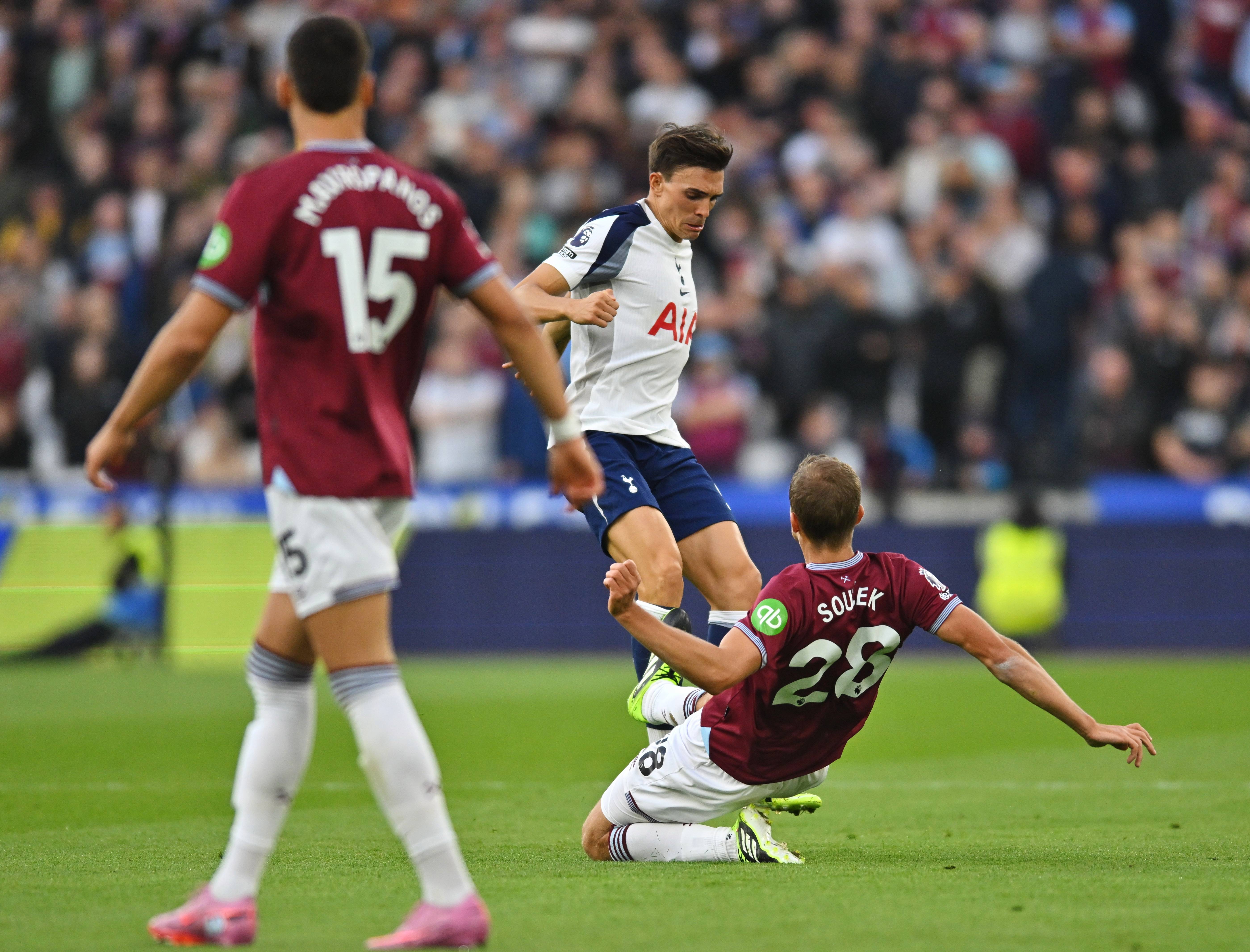 西汉姆联客场战平沃特福德，难分高下