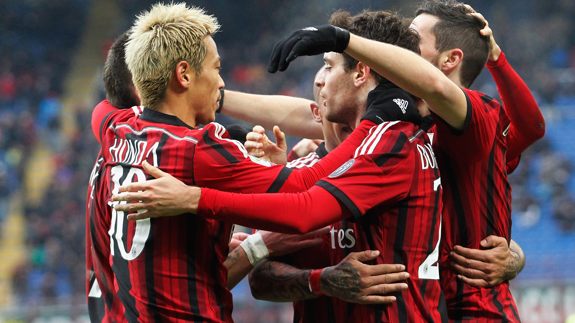 日本横扫AC米兰，德容三分雨点燃全场