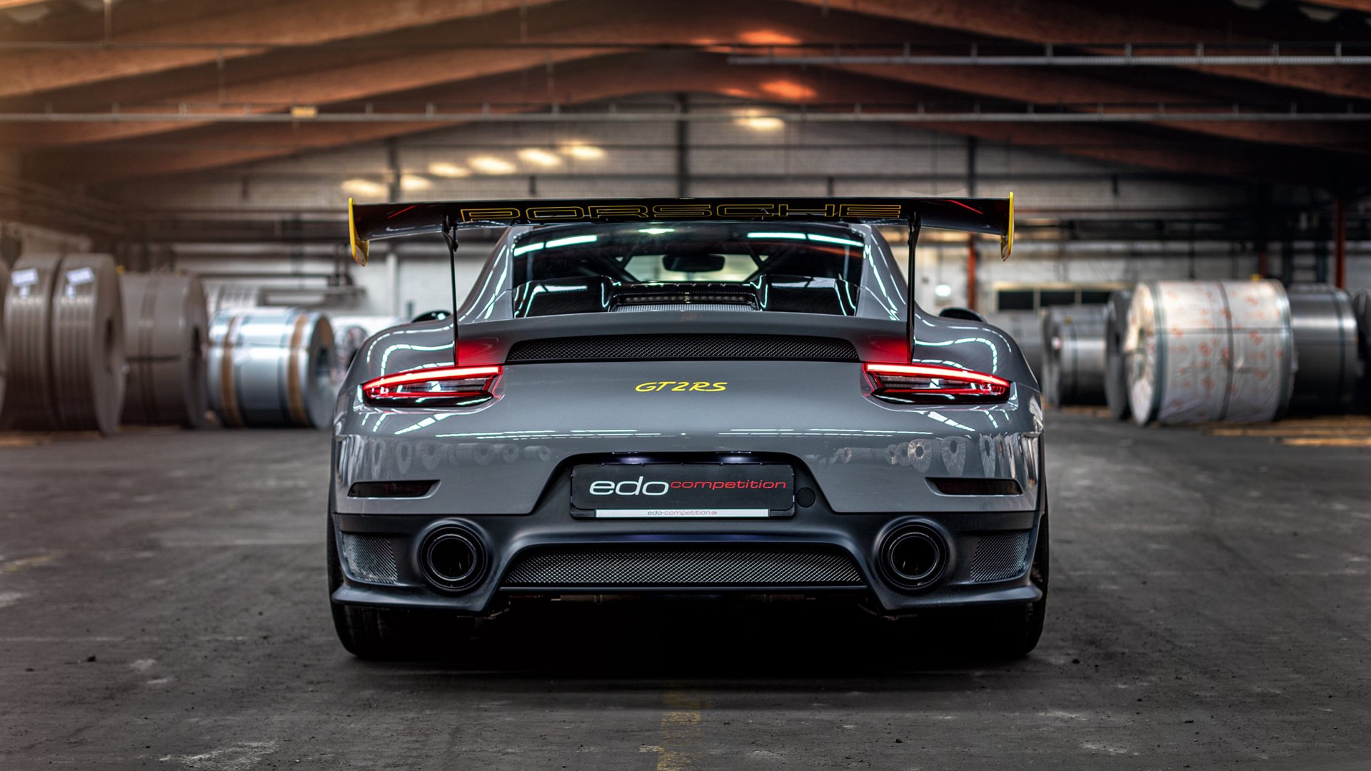 赛道与球场，速度与硬度的双重奏