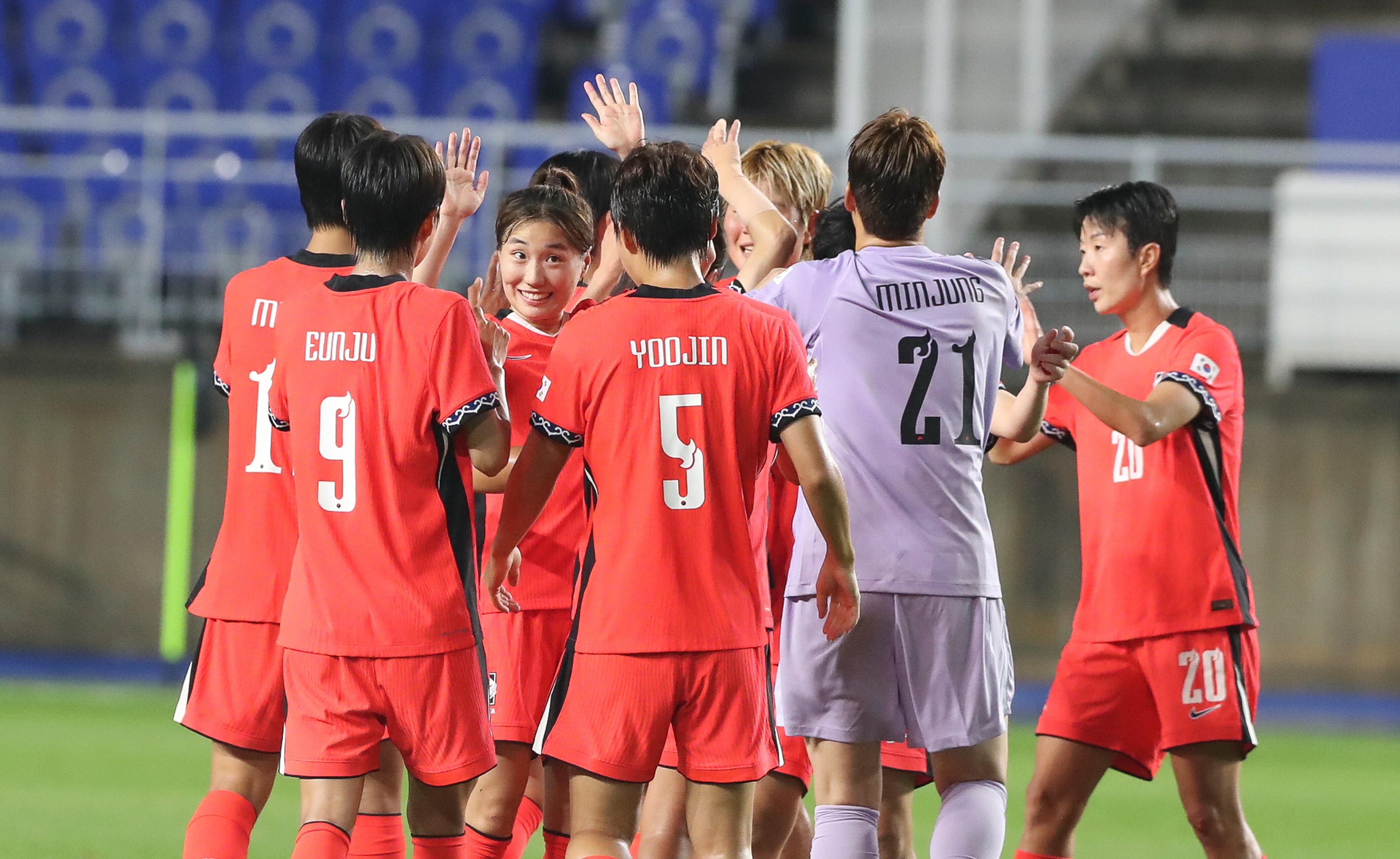 东亚杯预选赛：韩国队表现出色，备受瞩目