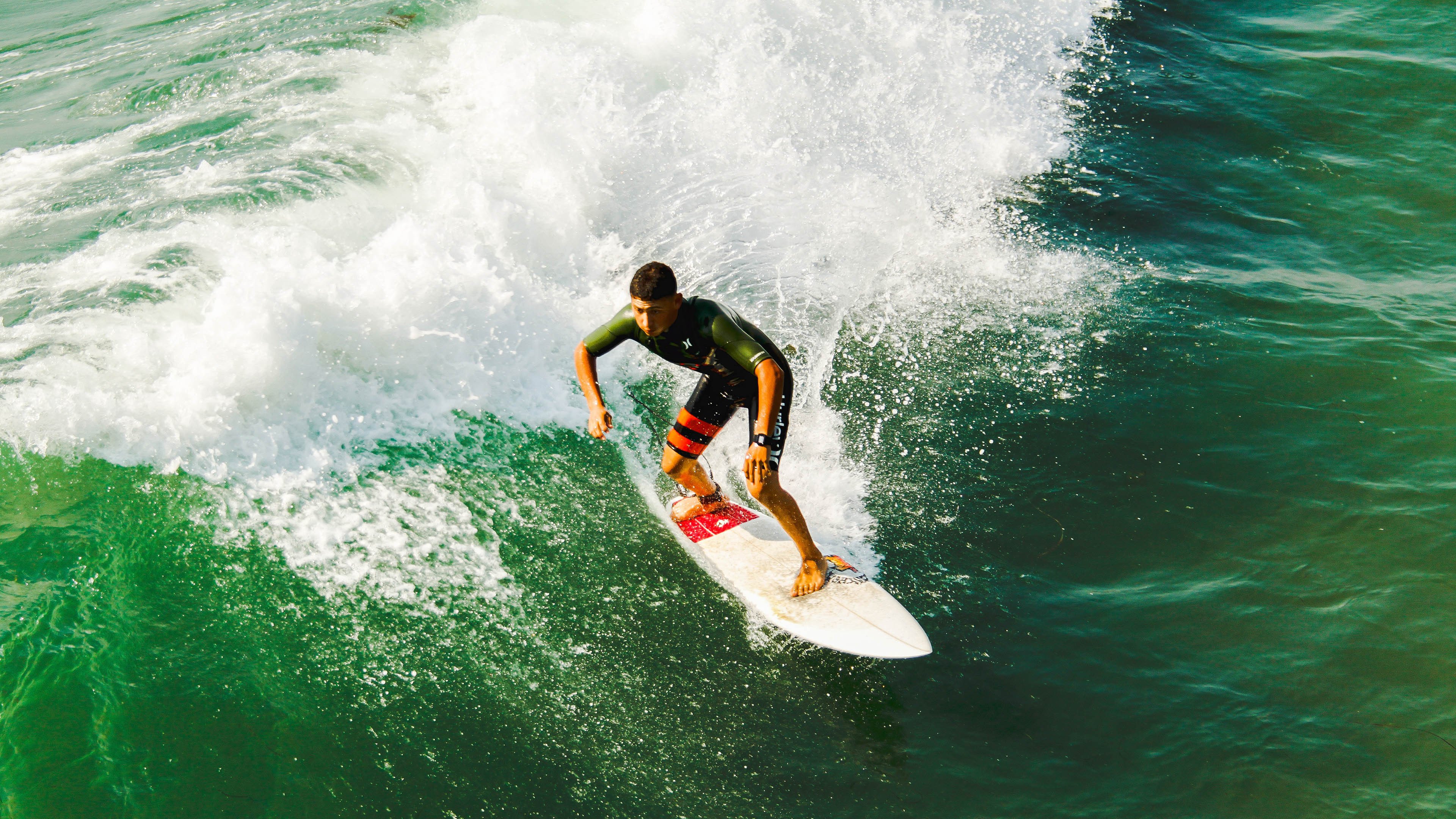 欧冠淘汰赛之夜，巴雷拉数据全面爆炸，蓝黑军团的心脏如何主宰全场